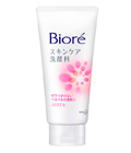 КАО Biore Пенка-скраб  для глубокого очищения лица со свежестью цветочного аромата, 130 гр.